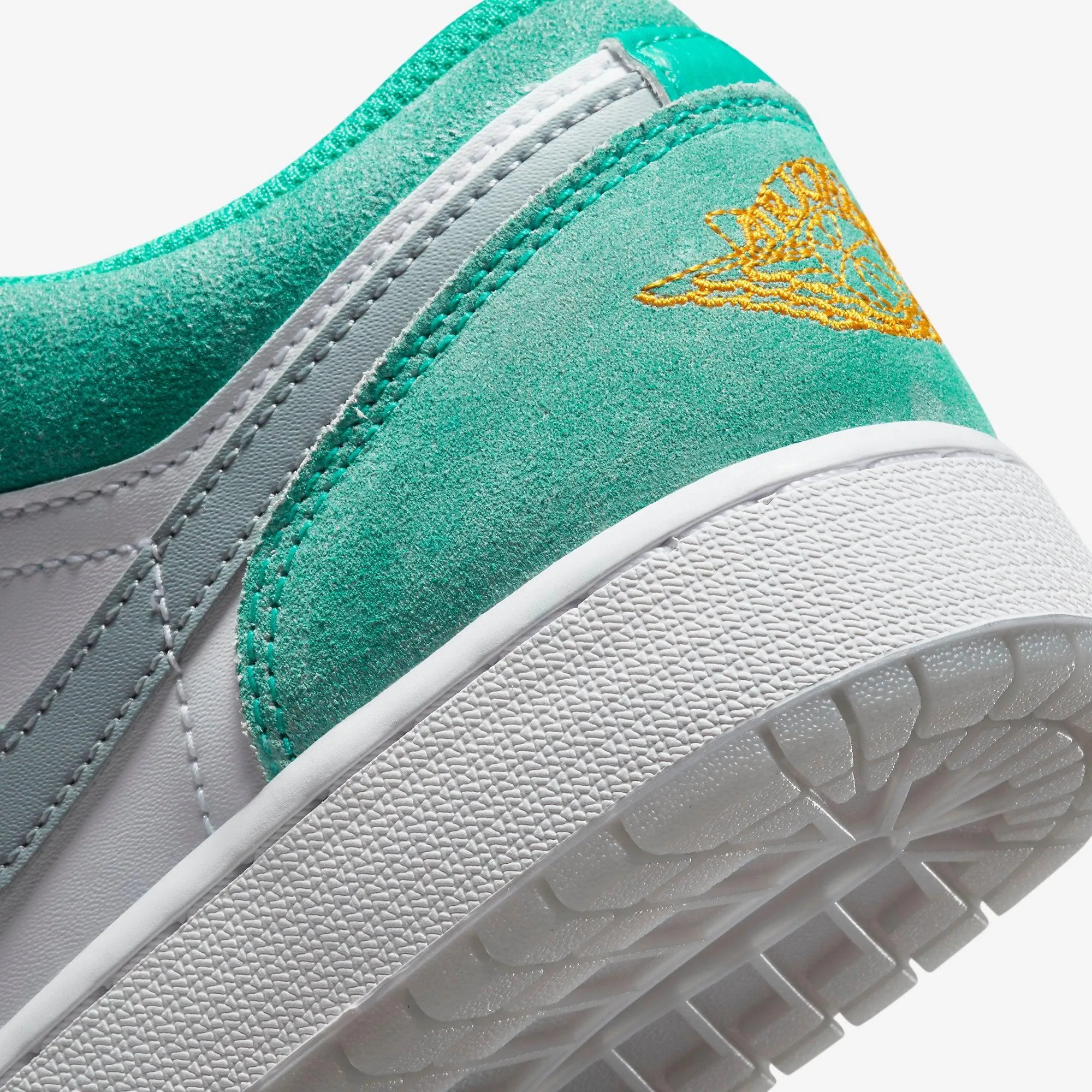 (GS) Air Jordan 1 Low SE 'New Emerald' (2022) DO8244-301