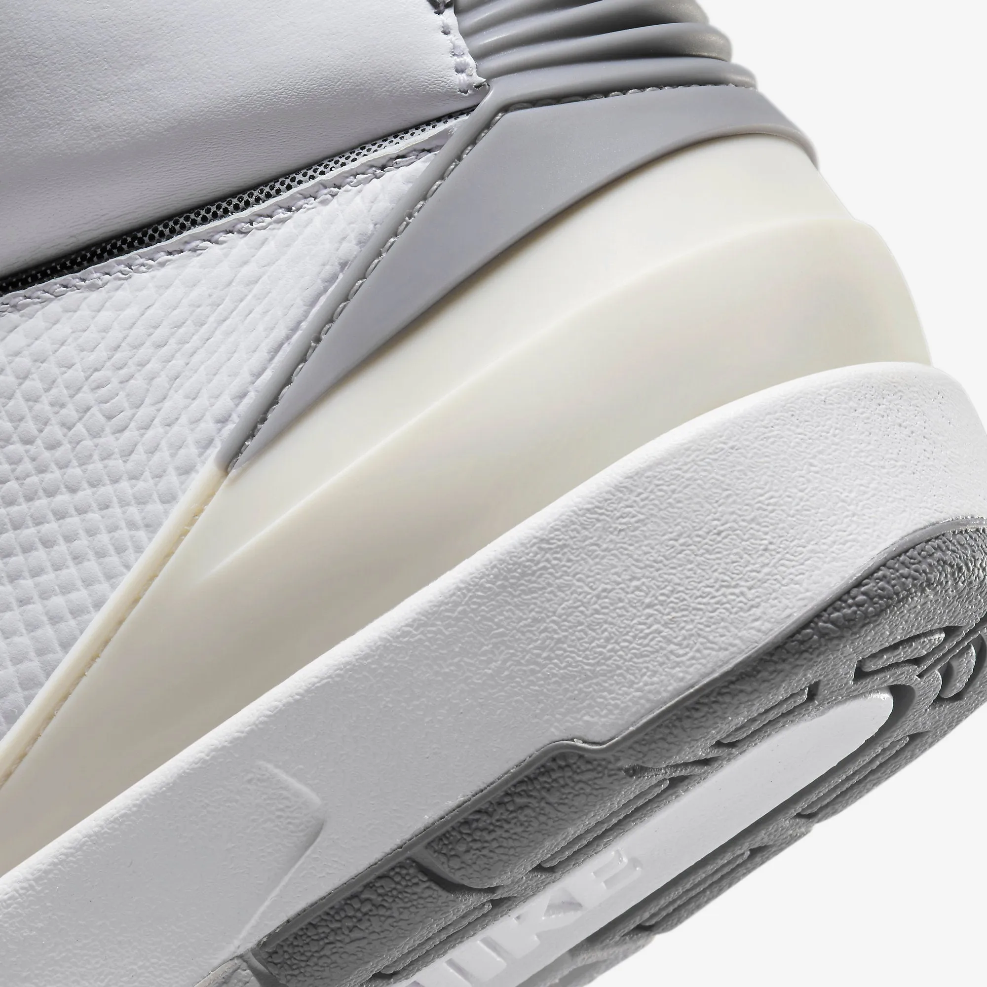 (GS) Air Jordan 2 Retro 'Cement Grey' (2023) DQ8562-100
