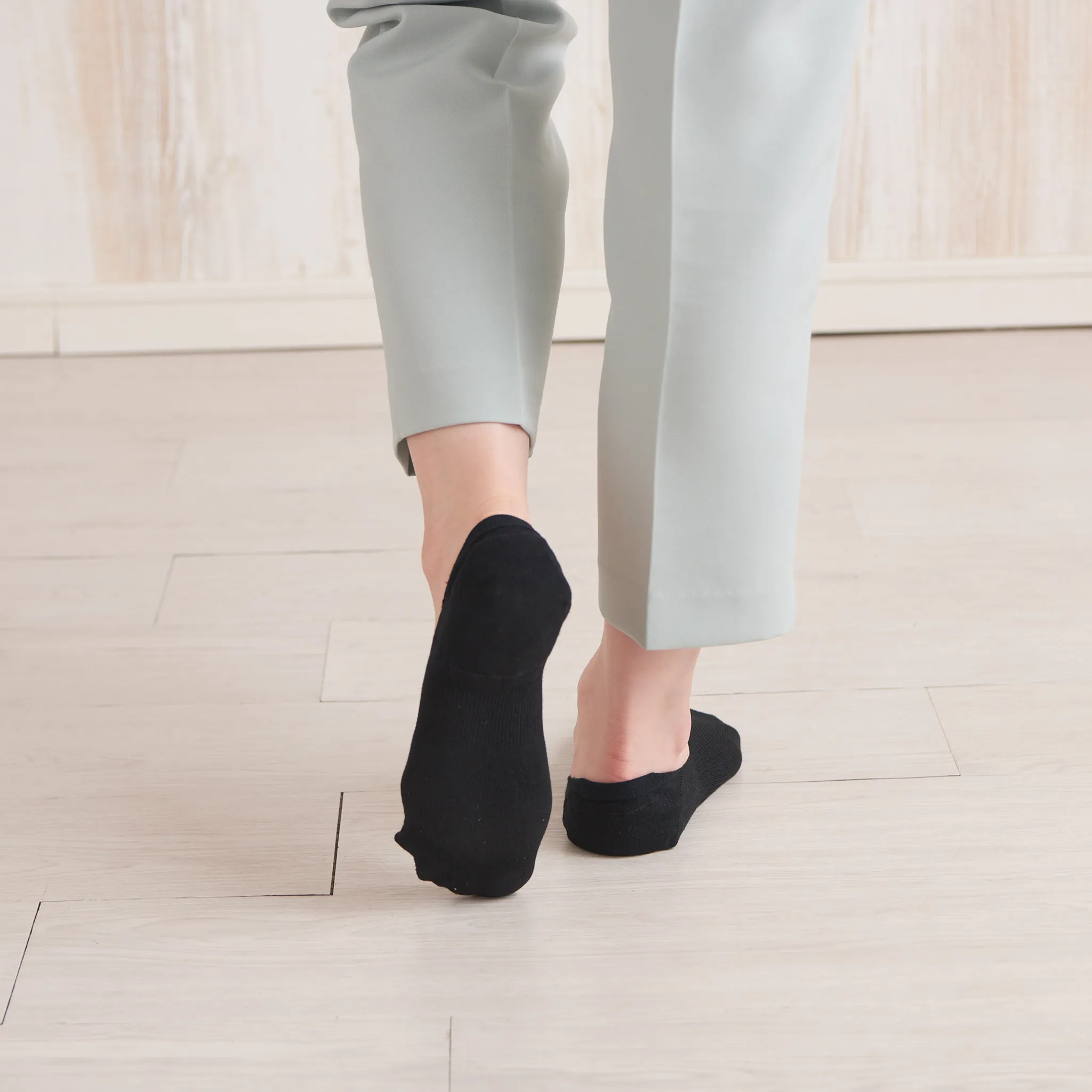 Heel-Smoothing Socks - Single-layer cool-thread foot covers - 582