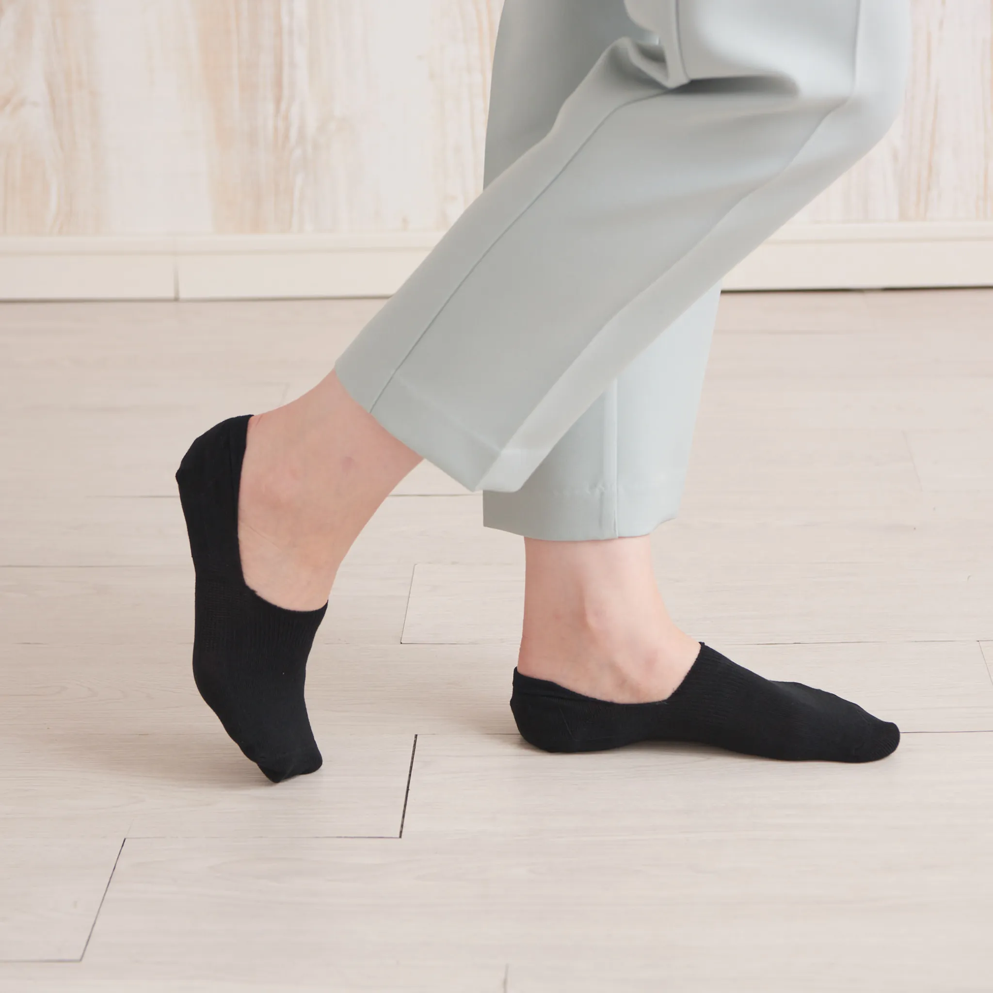 Heel-Smoothing Socks - Single-layer cool-thread foot covers - 582