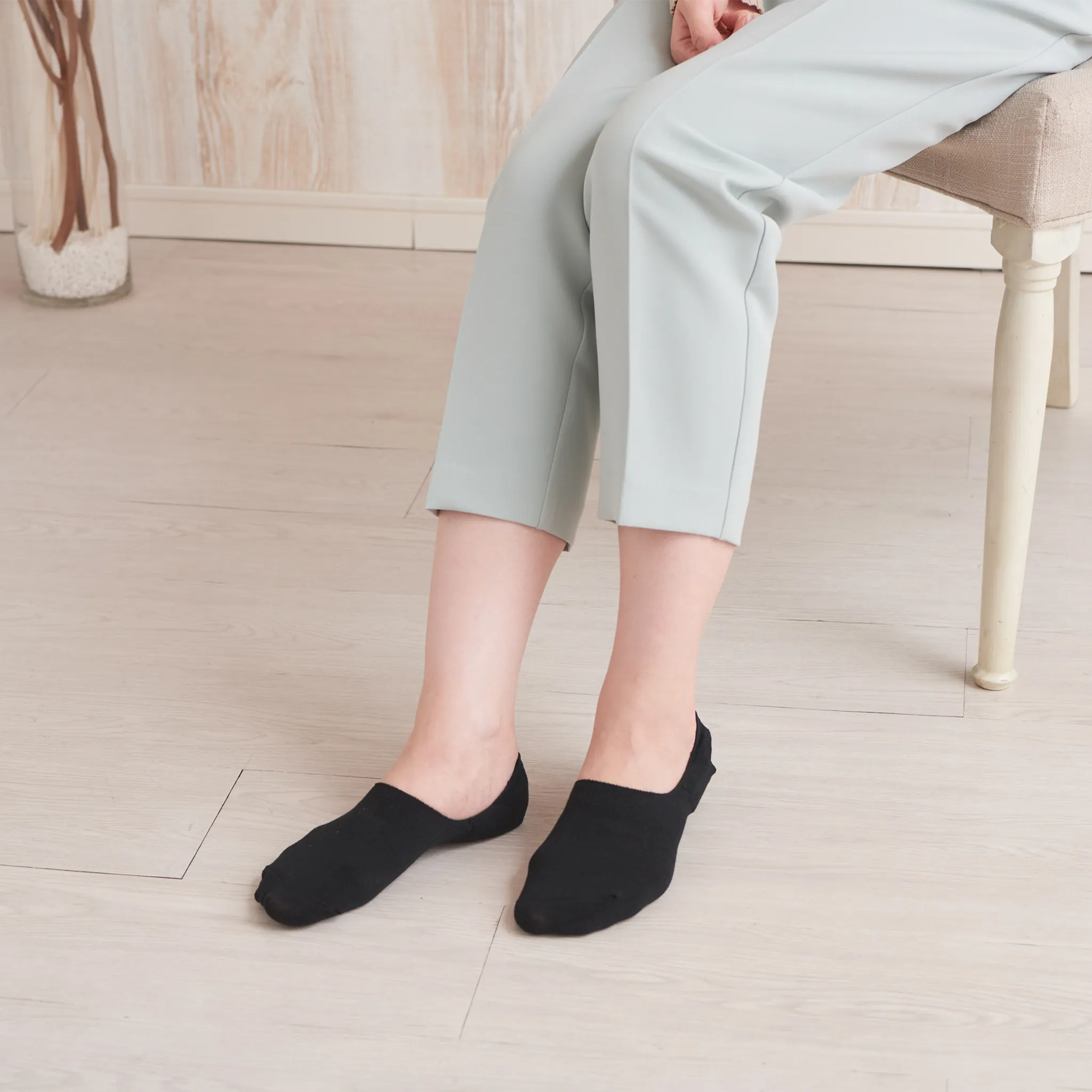 Heel-Smoothing Socks - Single-layer cool-thread foot covers - 582