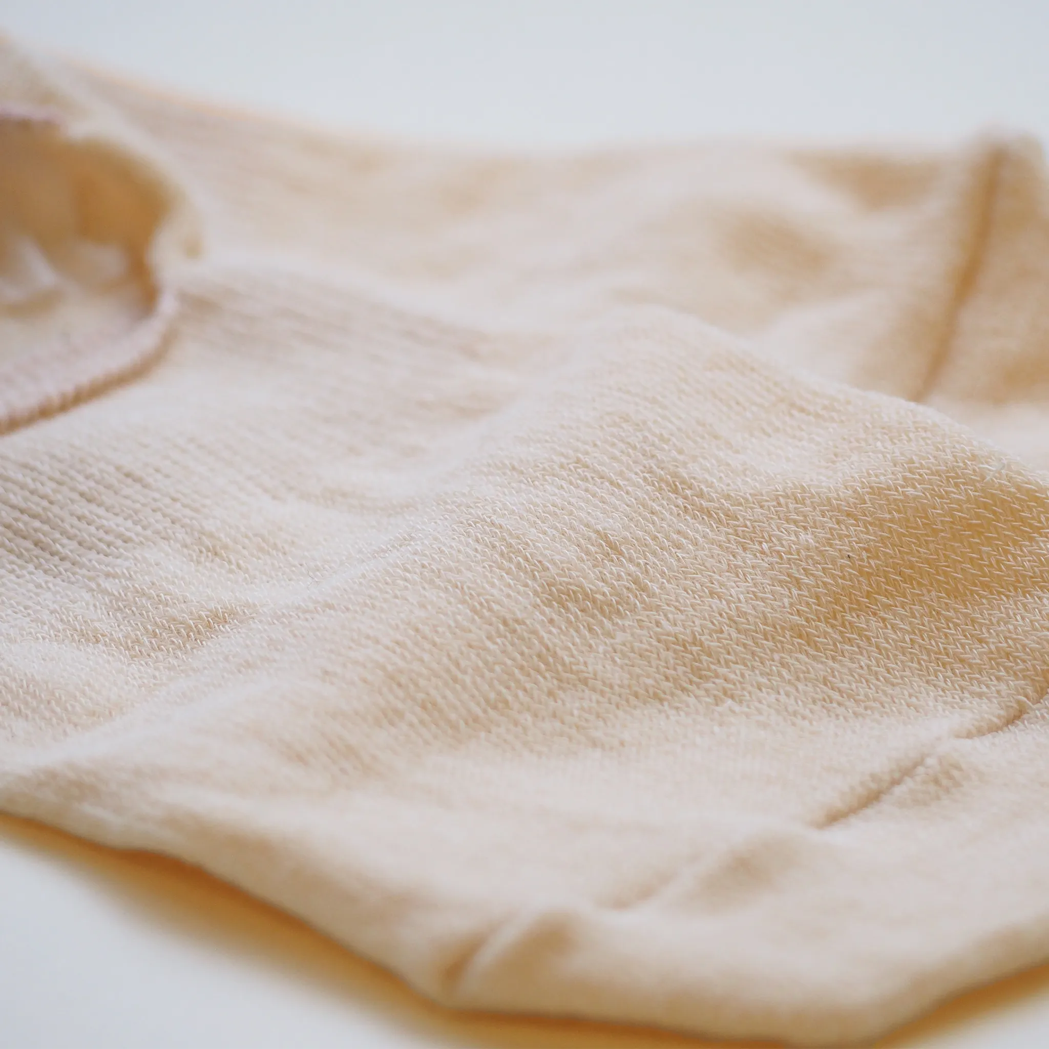 Heel-Smoothing Socks - Single-layer cool-thread foot covers - 582