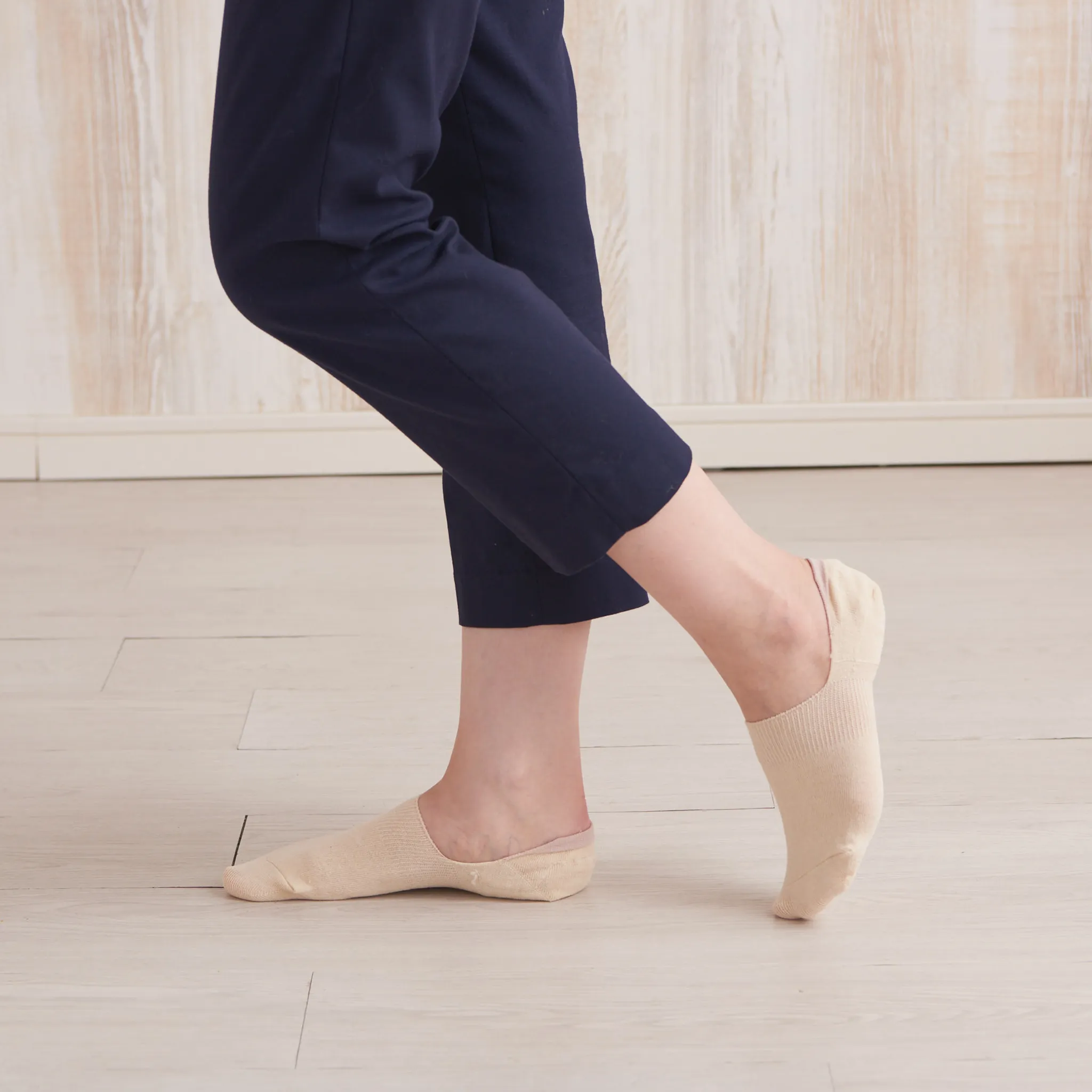 Heel-Smoothing Socks - Single-layer cool-thread foot covers - 582