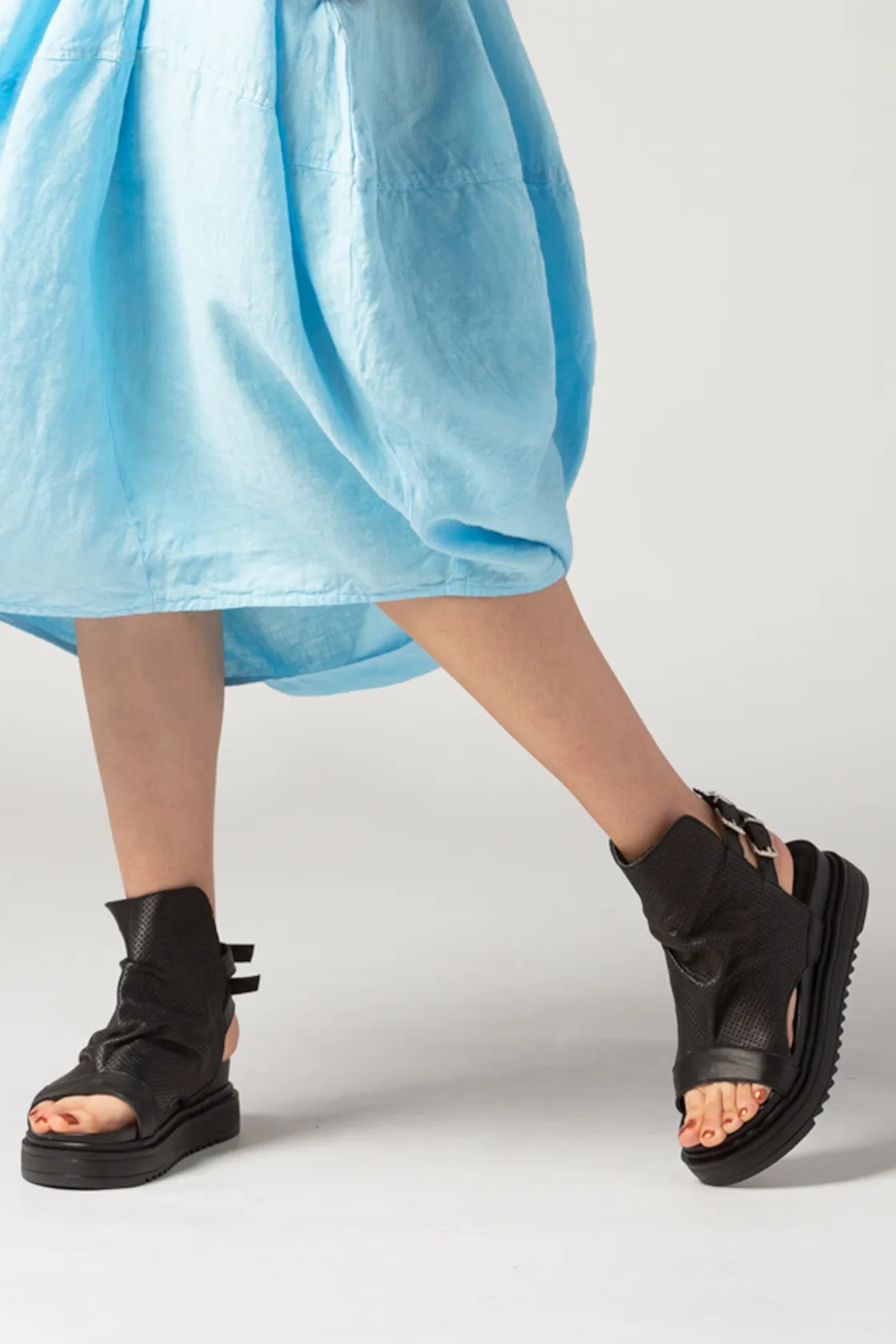 LUUKAA Sandal in Black